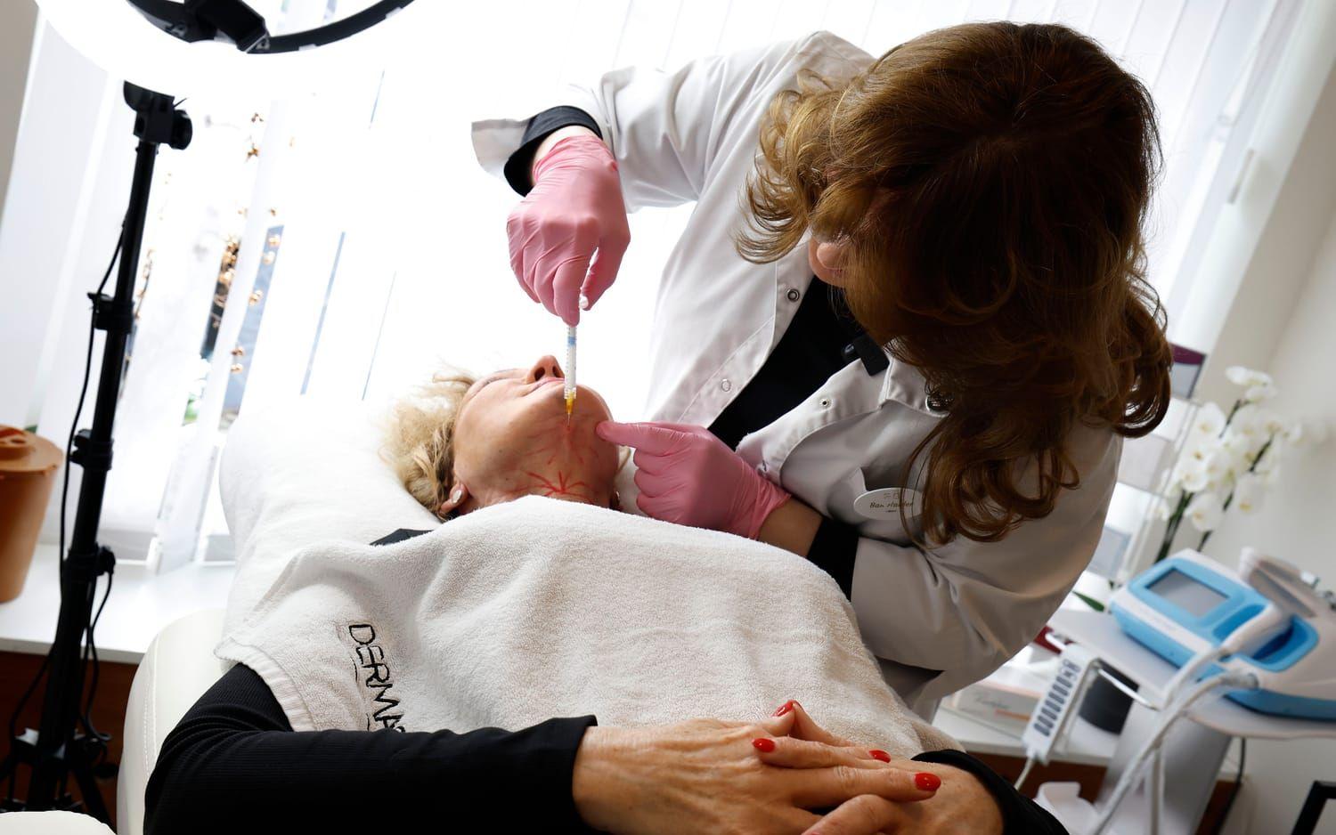Behandling i klinikens behandlingsrum